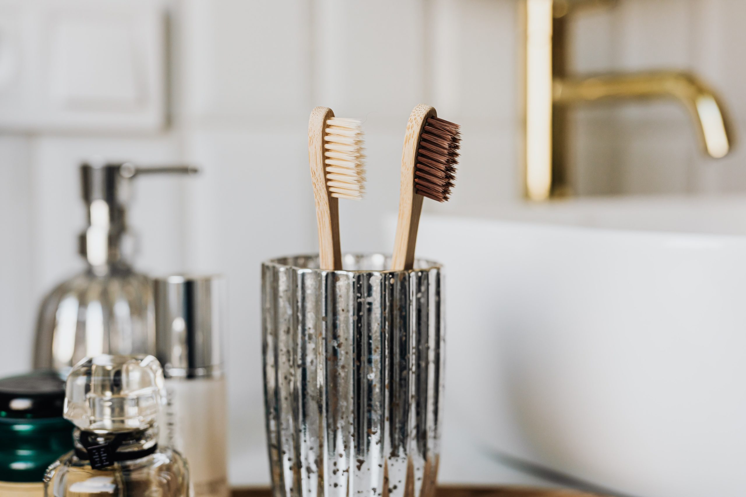 How to Choose a Dental Implant Center￼